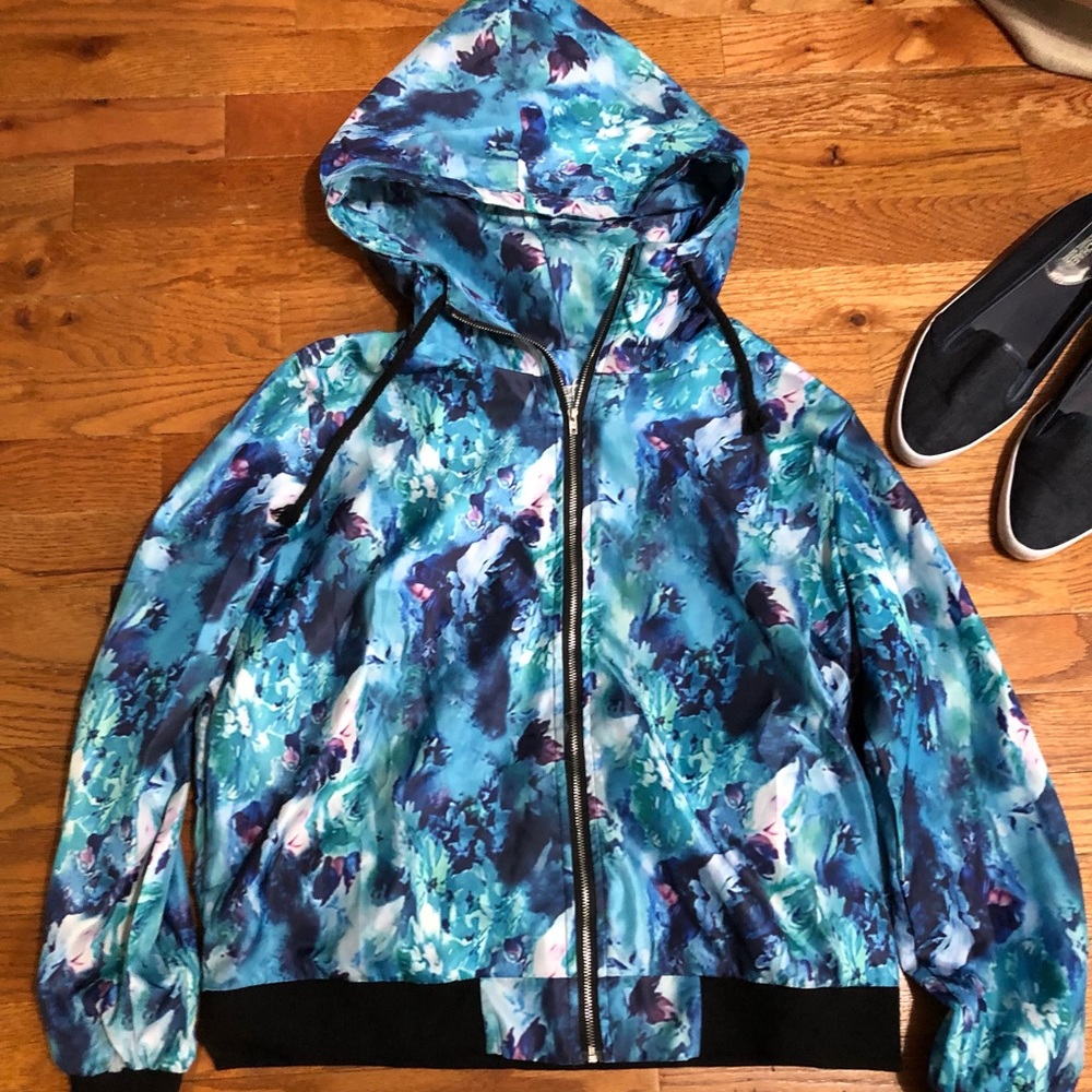 Meaner Lightweight Windbreaker with Hood Size Medium - Picture 8 of 13